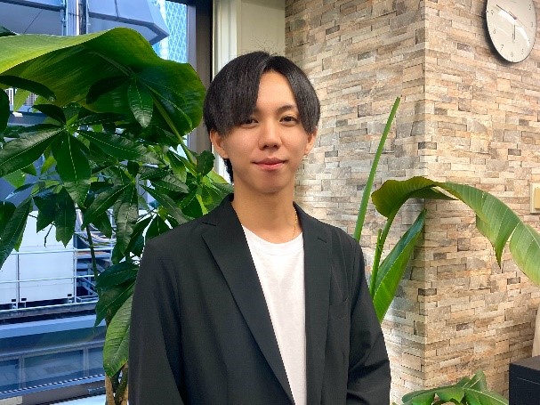建物, 人, 屋外, レンガ が含まれている画像
自動的に生成された説明
